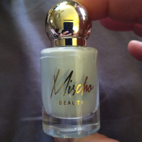 Mischo and Ellen Tracy nail polish - Picture 3 of 5